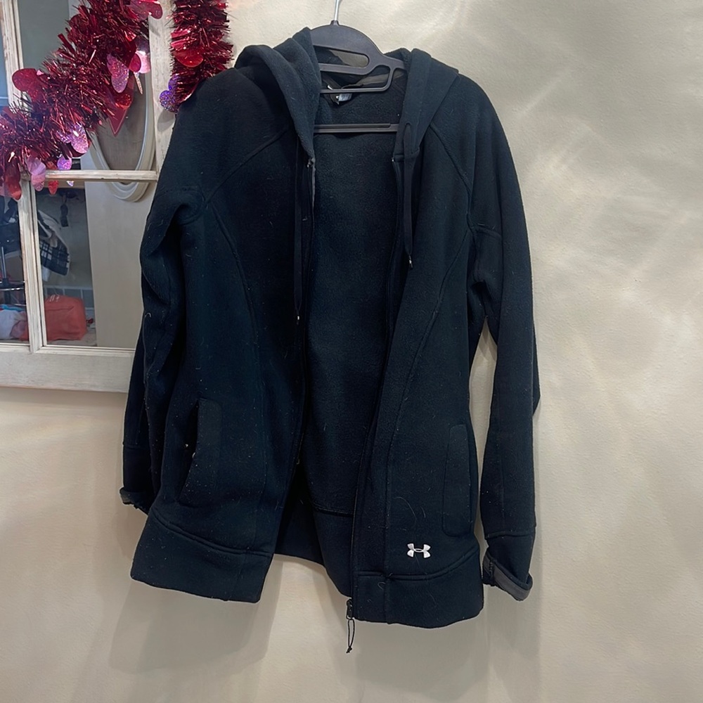 Women’s black long under armour hooded sweatshirt